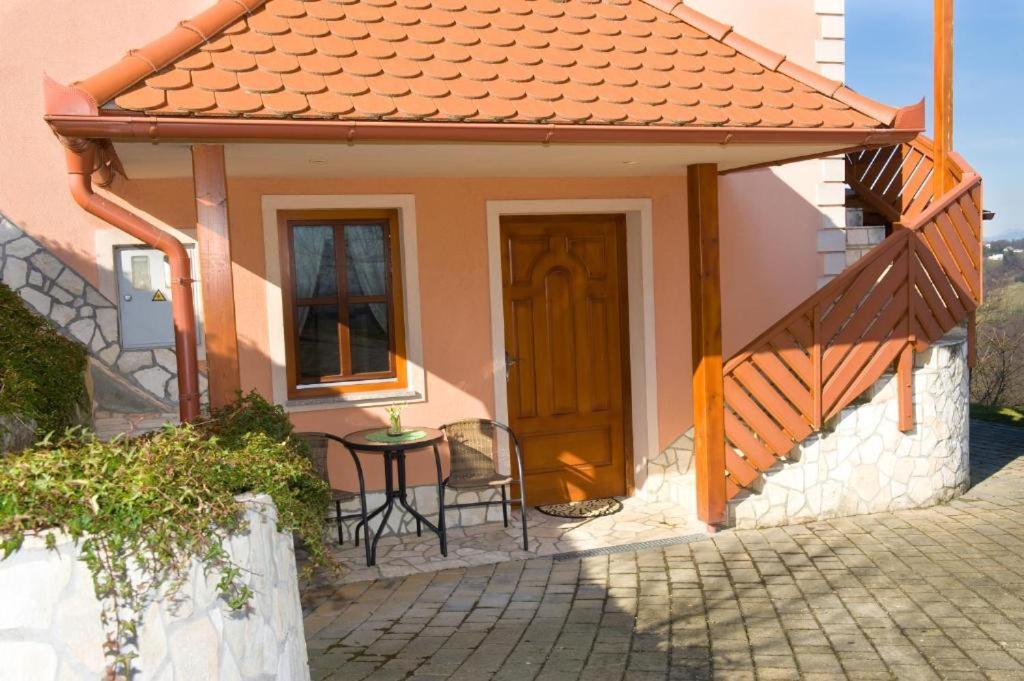 Planinca -Hisa Z Razgledom Daire Smarje pri Jelsah Dış mekan fotoğraf